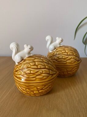 Vintage MCM Ceramic Walnut Squirrel Salt & Pepper Shaker Pair